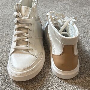 UGG Women's Sneakers - White and Tan